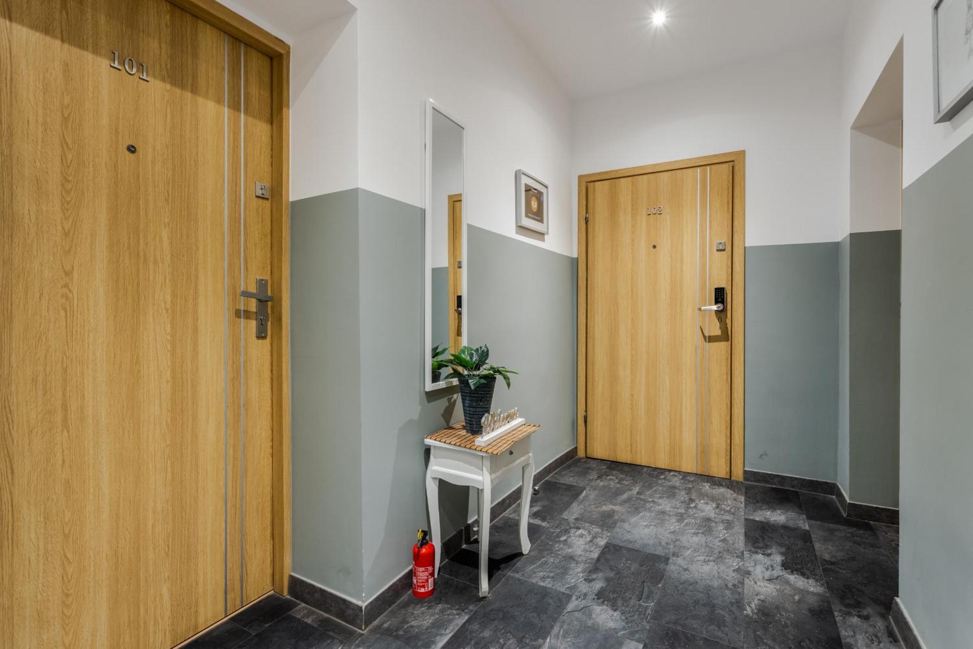 Functional And Comfortable Very Berry Studios In Poznan By Noclegi Renters Eksteriør billede